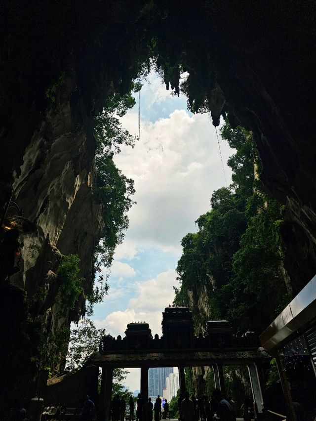 ⛰️ Batu Caves – A Spiritual and Cultural Landmark