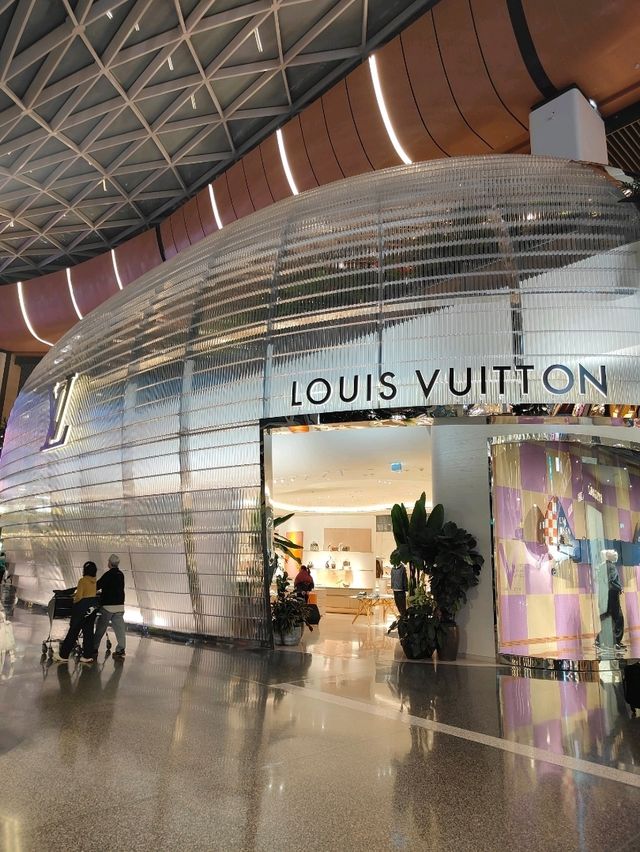 “A Transit of Silk and Gold: Luxury Shopping at Hamad International Airport”