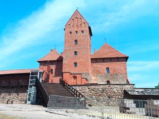 Trakai Island Castle: The Dreamy Fortress on Lithuania’s Lake Galvė 🏰✨