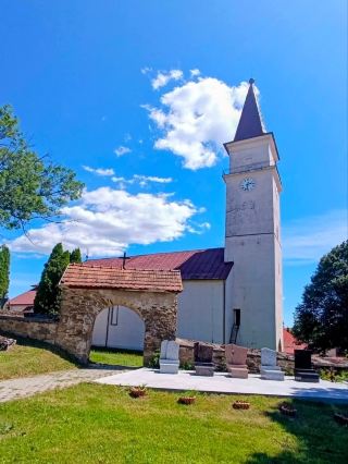 The Only Church of Saint Servatius in Slovakia: A Medieval Gem in Vrbov 🏰✨