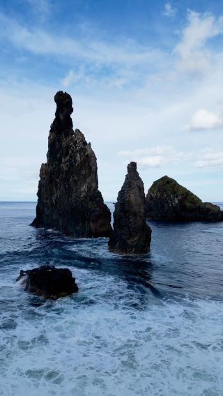 Ilhéus da Ribeira da Janela: A Natural Marvel Awaiting Your Arrival! 🌅🗿