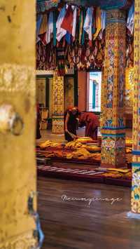 Ancient temple | Punakha Dzong full of romantic legendary colors