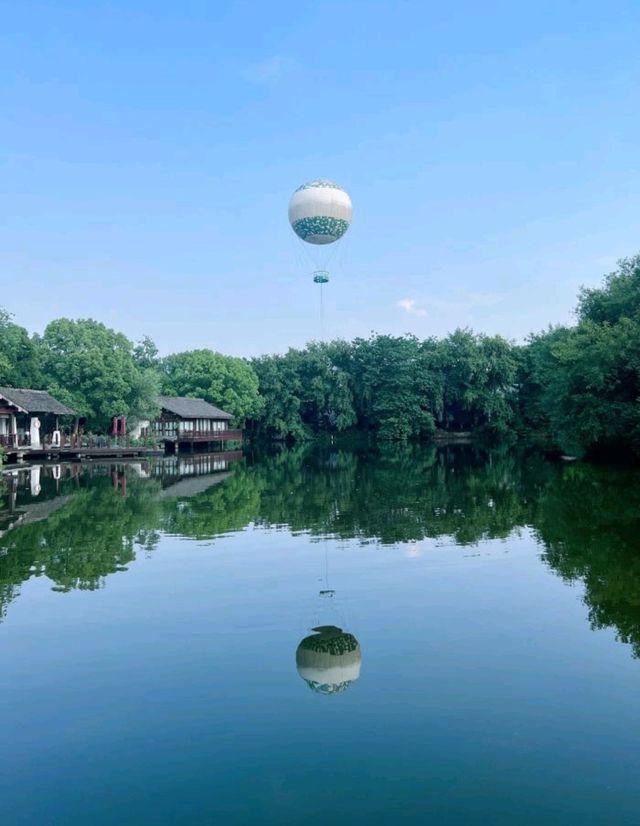 一步一景，曲水回廊流連在中式園林的雅致禪韻裡，忘返