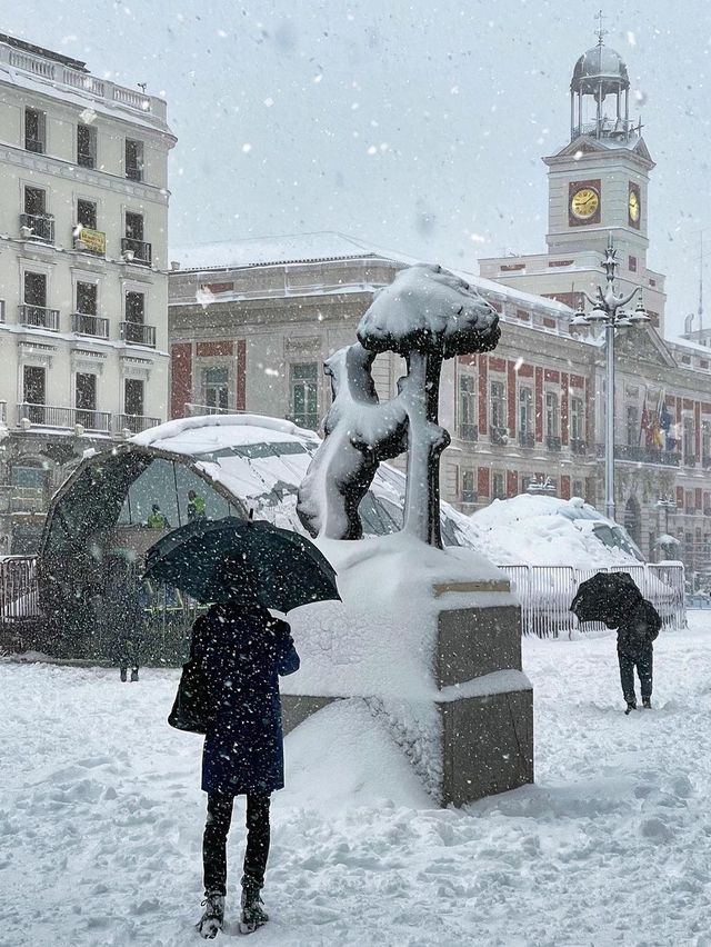 Madrid's Winter Wonderland: Reliving the Historic Snowstorm! ❄️🇪🇸✨