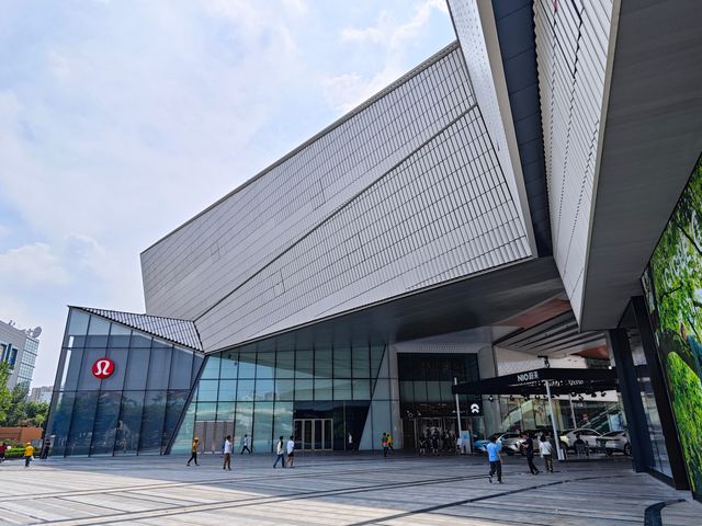 大寧區域的久光中心開業很久了,但是一直沒有機會到訪,這次終於可以來轉一轉,看看這個新靜安的網紅商場 大寧區域的久光中心開業很久了,但是一直沒有機會到訪,這次終於可以來轉一轉,看看這個新靜安的網紅商場