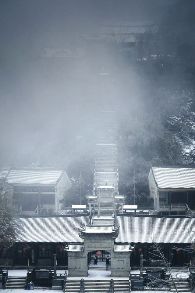 武漢的雪，落在了木蘭山之上