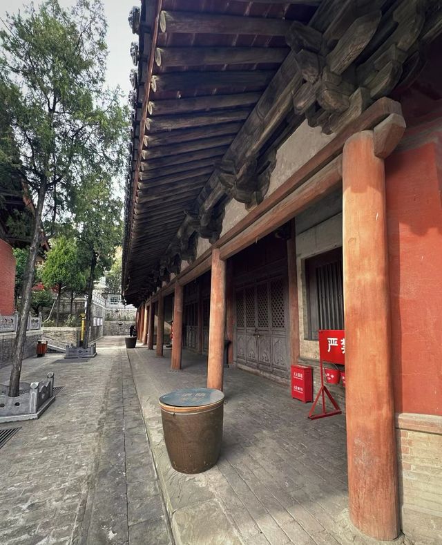 柳林香嚴寺|一金七元的黑釉琉璃建築柳林香嚴寺位於山西省柳林縣