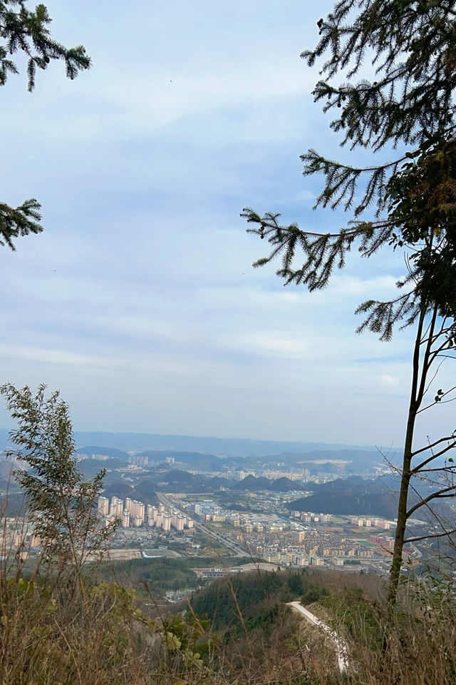 興義周邊遊 |登上打柴山觀景台 |一覽眾山小