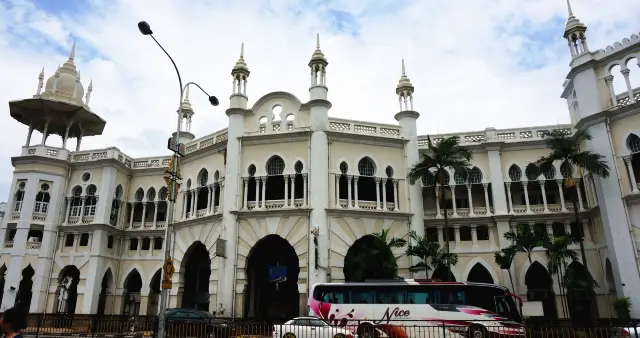 マレーシア｜クアラルンプール駅、東南アジアのモール式建築