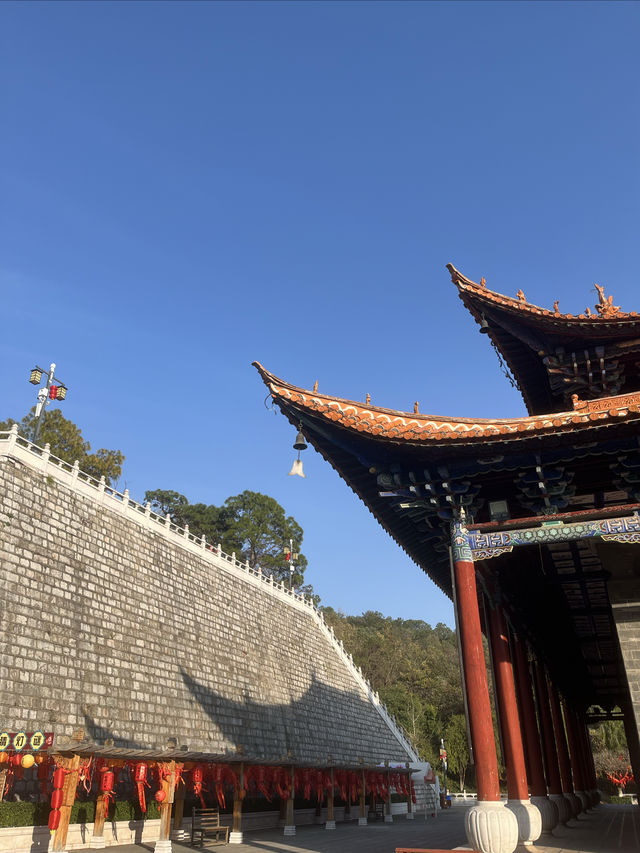 來彌勒市，遊彌勒寺