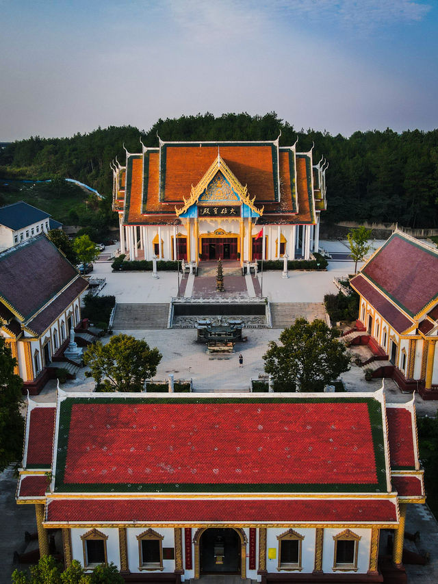 大城市太擁擠，不如約上閨蜜好友去小城反向旅行