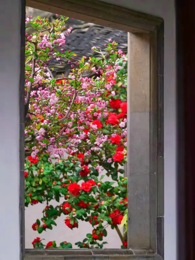 The flower windows of the Couple's Garden are busy only for spring