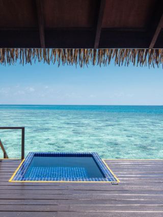 🌴 Maldives Magic: Luxe Overwater Villas & Gourmet Bliss 🌅