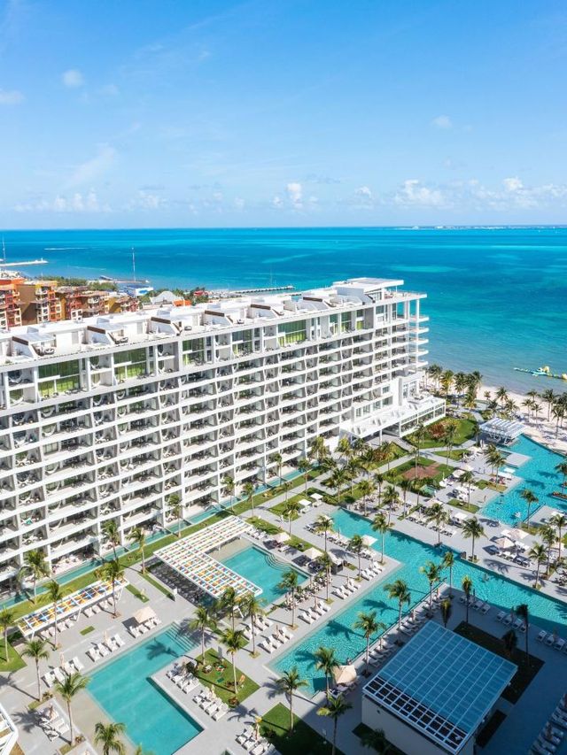 🌴 Cancun's Garza Blanca: Luxury & Views Unveiled 🏖️