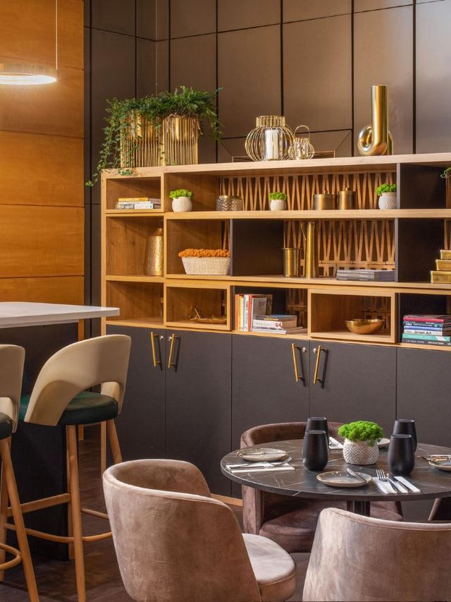 🌟 Budapest's Best: Crowne Plaza's Chic Comfort! 🌟