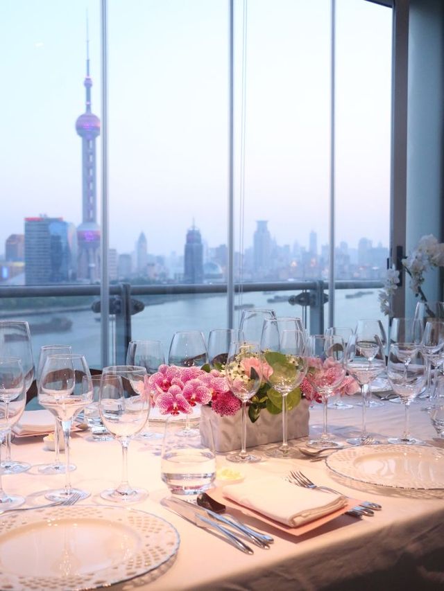 🌟 Shanghai Splendors: Banyan Tree's Riverside Retreat 🌉