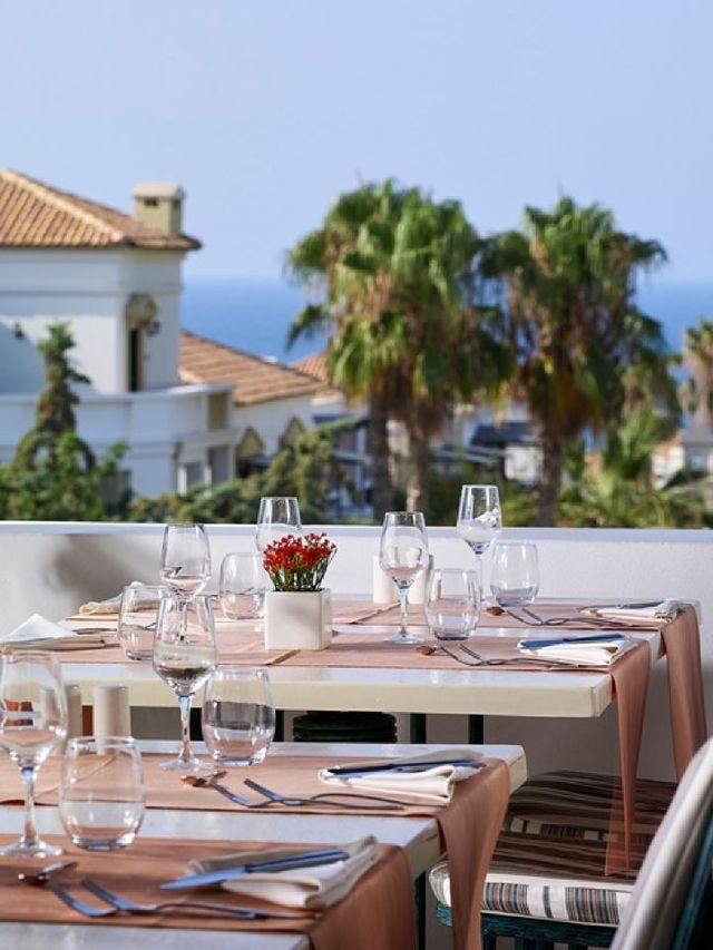 🌟 Luxe Lodgings in Limenas Hersonissou 🏖️🛏️