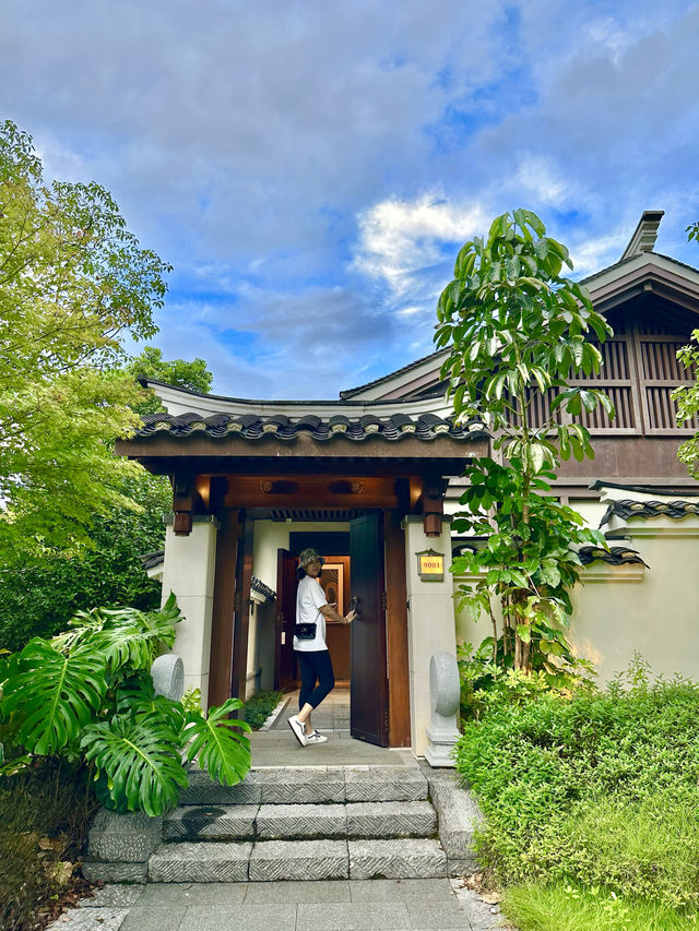 到桂林旅遊要住進這家山水畫的酒店裡
