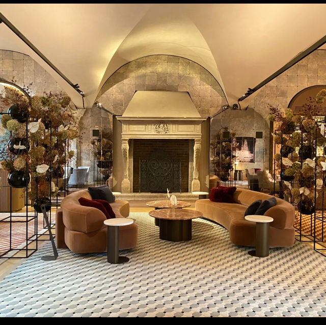 Luxurious Hotel surrounded by all luxurious stores in Milan 