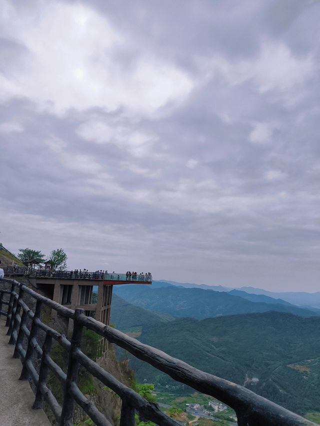 江西｜小武當山｜雲霧繚繞的道教聖地。