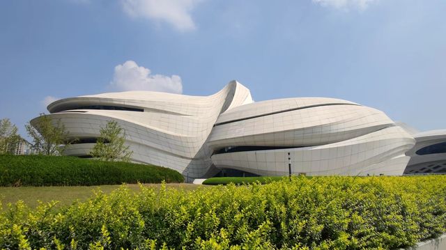 走進建築師扎哈·哈迪德落筆的藝術境界——梅溪湖藝術中心。