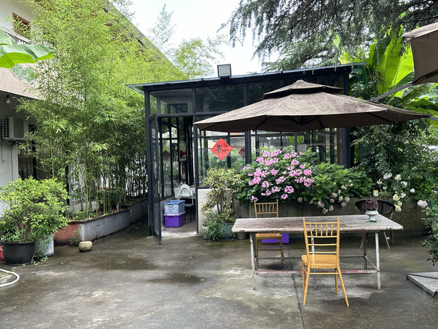 竹筍廠裡的餐飲。