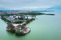 巢湖之畔，金光中的海上仙島探秘。