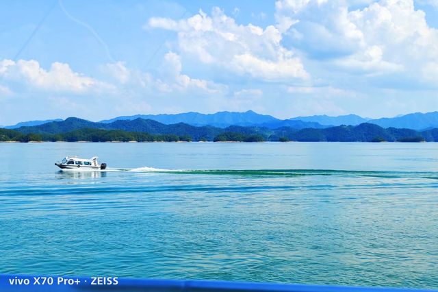 一湖碧水，秀絕天下~~千島湖。