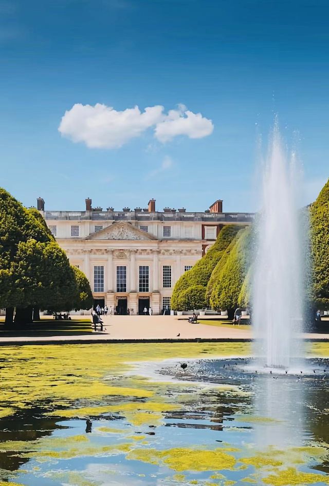 Explore Hampton Court Palace in London