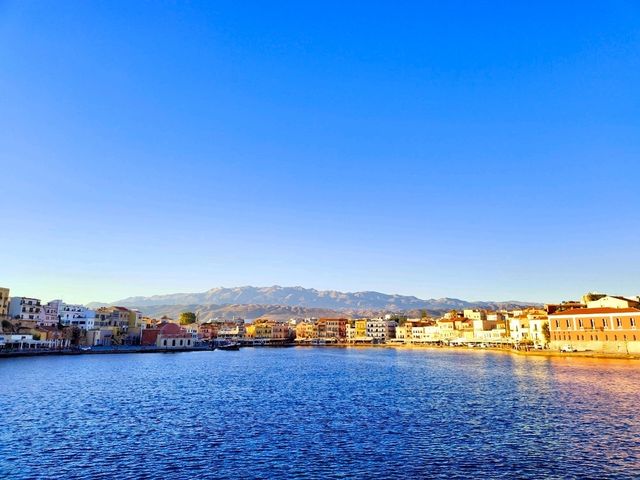 Sunrise at the Chania Lighthouse: A Breathtaking Experience 🌅🏝️