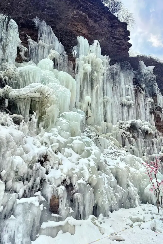 Escape the summer heat and embrace the cool allure of Qibugou.