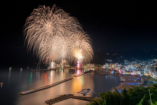 日本熱海煙花大會四季舉行中