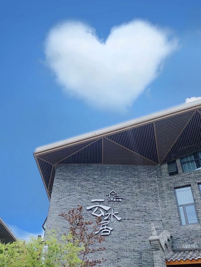 成都周邊遊｜峨眉山腳嘅私湯民宿，