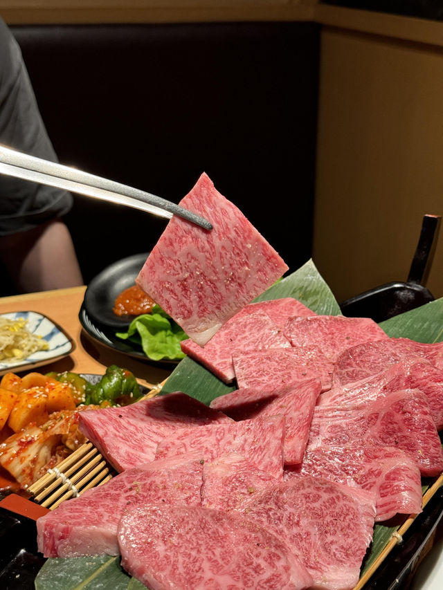 大阪心齋橋必吃！這家烤肉直接封神🥩黑毛和牛控衝就對了！