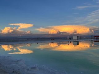Stunning Sky Mirror! Ultimate Guide to Chaka Salt Lake: Transportation, Tickets & Outfits