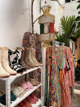 Hidden Gem in Bangkok! A Guide to Momo Newyork, a Handmade Fabric Store in Talat Noi