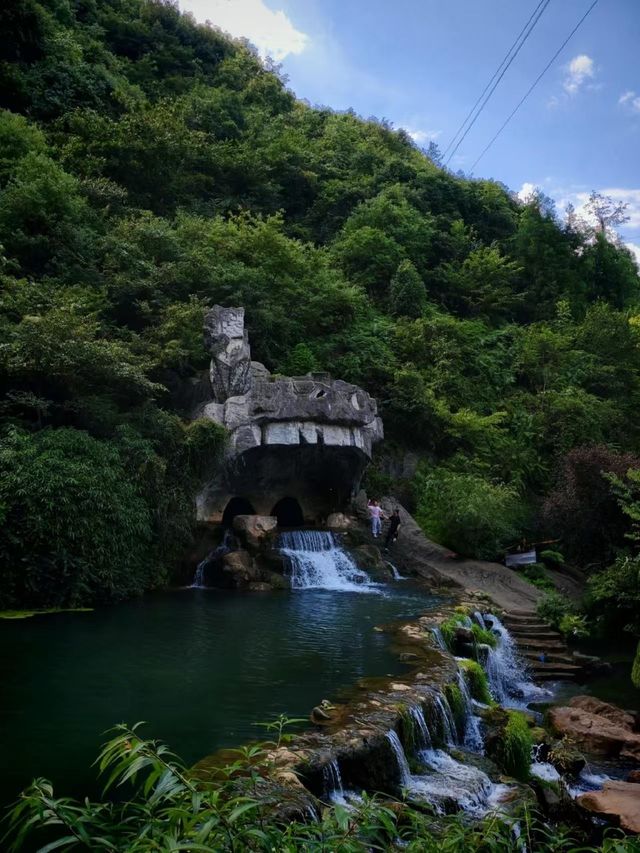 ## 逃離40℃！貴州六盤水親子避暑秘境，19℃嘅夏天太犯規啦！  熱浪灼人？冷氣房困獸？今個夏天