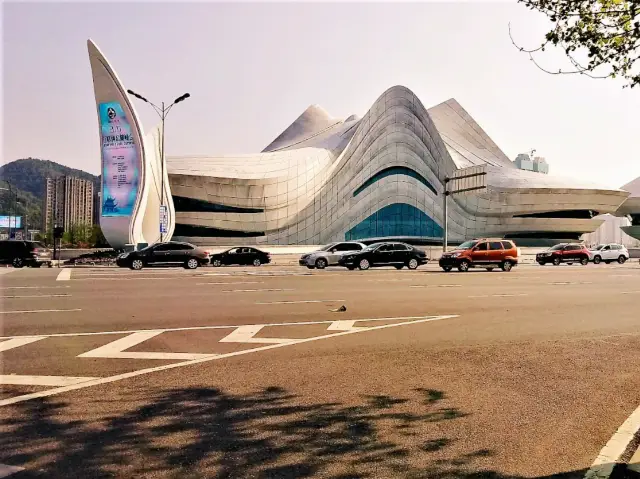 Changsha's Skyline Symphony: Architecture as a Living Art Canvas