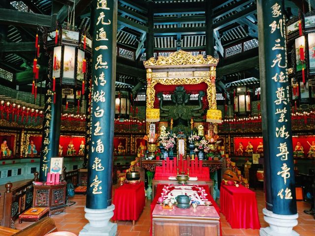 The Ethereal Heartbeat: Immersion in a Fujian Taoist Temple