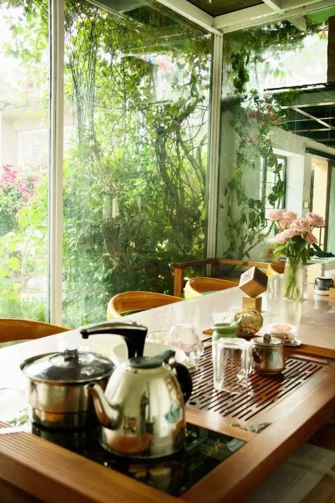 住進花園仙境，免費下午茶治癒心靈！