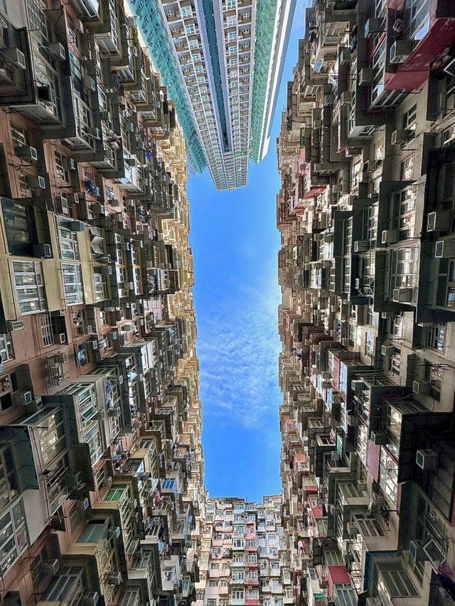Hong Kong🇭🇰 Monster Building is Stunning🌹