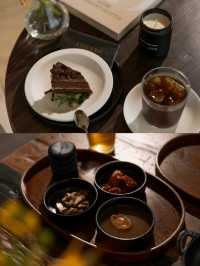 麗江神仙住處！躺看日照金山+油畫感，把雪山框進畫框裡！