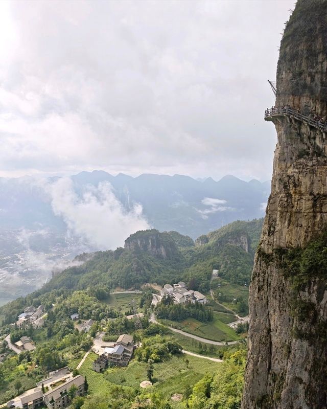 【懸浮的祕境】恩施屏山峽谷：邂逅仙境之旅