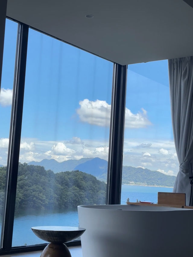 躺進浴缸就能看山看水!這家廬山西海民宿也太絕了吧! 躺進浴缸就能看山看水!這家廬山西海民宿也太絕了吧!