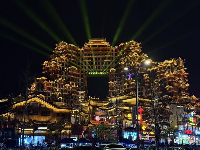 張家界 + 天門山 + 鳳凰古城 5 天 4 晚私人定製小包團（4-7 人）全程純玩無自費無購物 詳細行程與報價（不含餐）