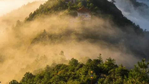 Leo lên đỉnh Thiên Thai để ngắm ánh sáng của Đức Phật — traveler post in Mưu Định