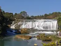 終於來到課本裡的黃果樹瀑布!