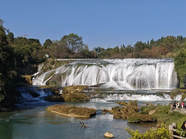 終於來到課本裡的黃果樹瀑布! 終於來到課本裡的黃果樹瀑布!