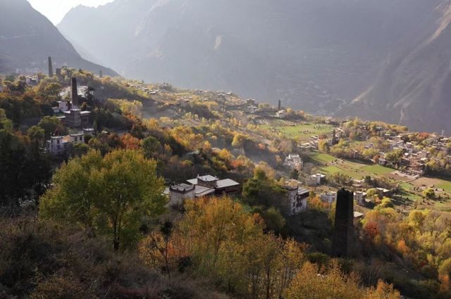 丹巴避世之選！碉樓山谷裡的治癒美宿