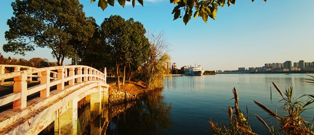 夕陽映照下的歐式建築構成的絕美風景